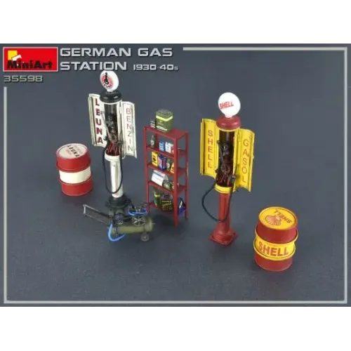 Строения и элементы Сборная модель 1:35 Набор немецкая автомобильная заправочная станция 1930-40г. Миниарт 35598