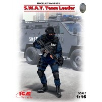 Сборная модель 1:16 Фигура S.W.A.T. Лидер группы ICM 16101