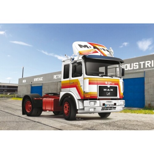 Авто-мото Збірна модель 1:24 вантажний автомобіль : тягач Man F8 19.321 4x2 Italeri 3946
