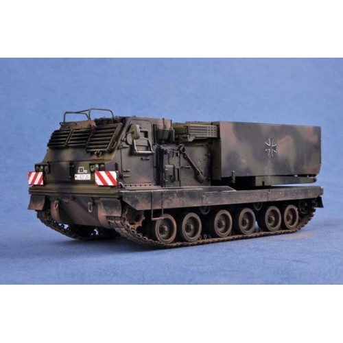 Бронетехніка та артилерія Збірна модель 1:35 Американська реактивна система залпового осередку M270:A1 (MARS) Trumpeter 01046