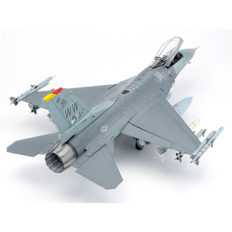 Збірна модель літака Tamiya – літак 1:48 F-16CJ Fighting Falcon 61098 1:48
