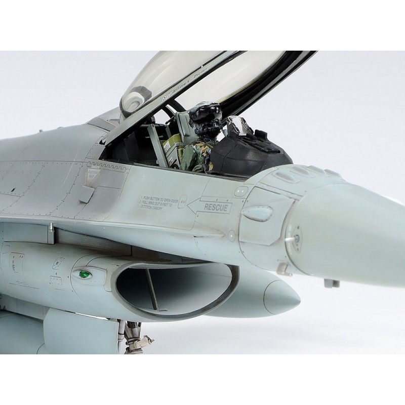 Збірна модель літака літак 1:48 F-16C [Block 25/32] 61101 1:48