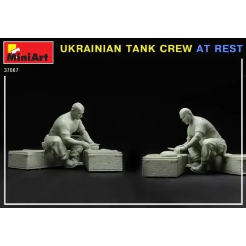 Збірна модель 1:35 Фігури український танковий екіпаж на відпочинку Miniart 37067