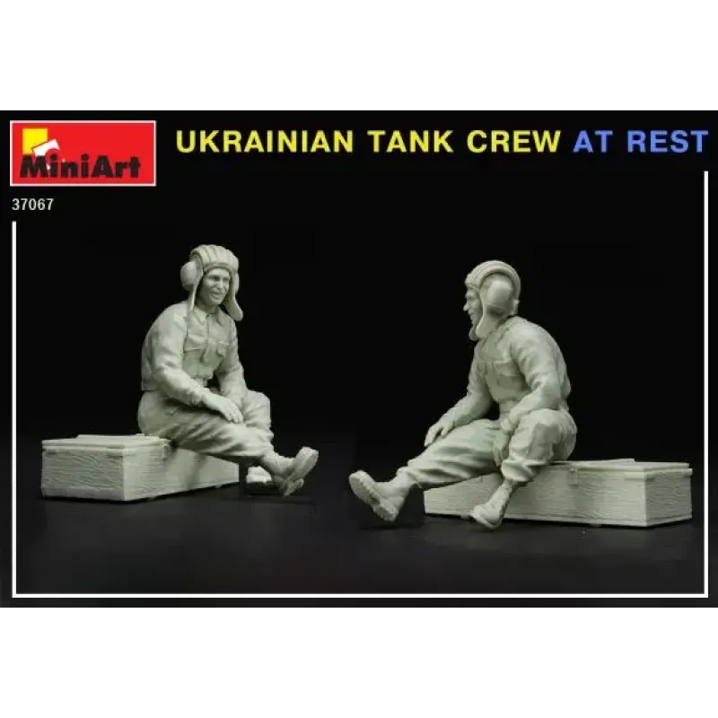 Збірна модель 1:35 Фігури український танковий екіпаж на відпочинку Miniart 37067