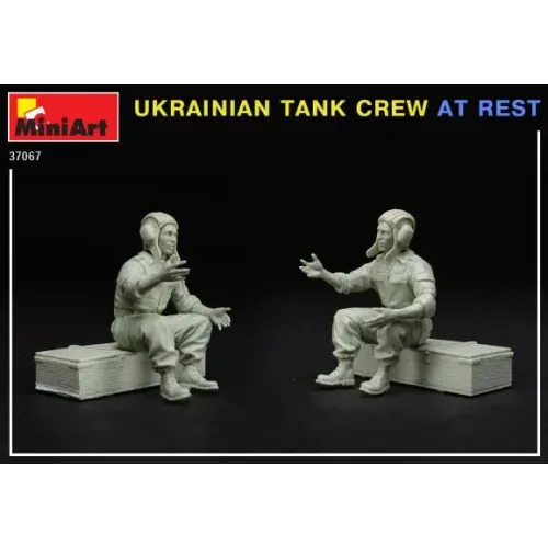 Збірна модель 1:35 Фігури український танковий екіпаж на відпочинку Miniart 37067