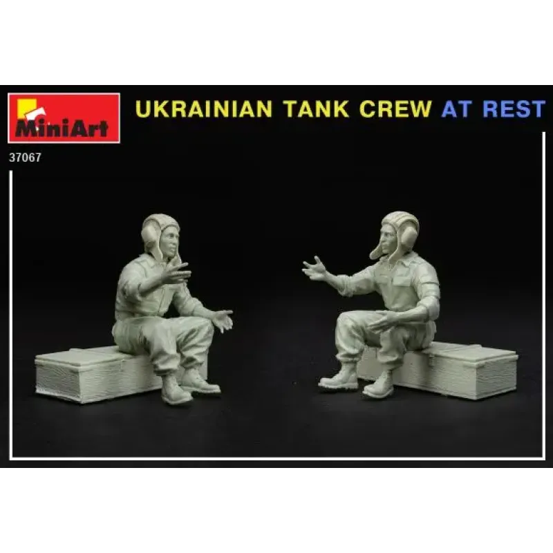 Збірна модель 1:35 Фігури український танковий екіпаж на відпочинку Miniart 37067
