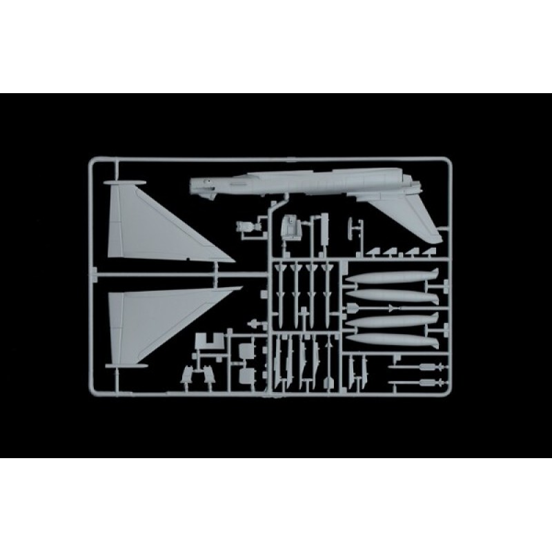 Сборная модель самолета Сборная модель 1:72 самолет Eurofighter 2000 Тайфун (двухместный ) Италери 1340 1:72