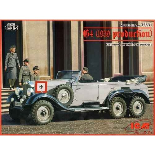 Германский легковой автомобиль G4 (производства 1939 г.) с пассажирами