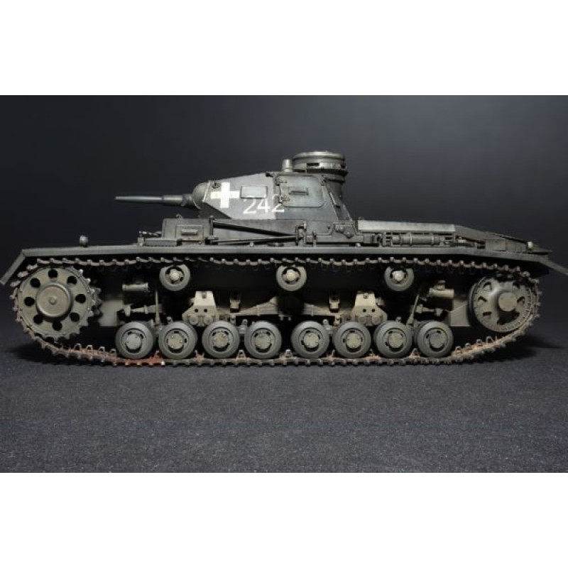 Збірна модель Збірна модель 1:35 Німецький танк Pz.Kpfw. III Ausf D MiniArt 35169