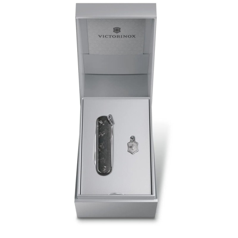 Складаний ніж Victorinox CLASSIC SD Brilliant Carbon 0.6221.90
