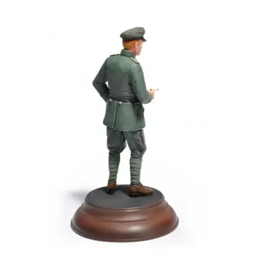 Сборная модель 1:16 Фигура Эрнст Удет Летчик-ас Первой мировой войны МиниАрт 16030