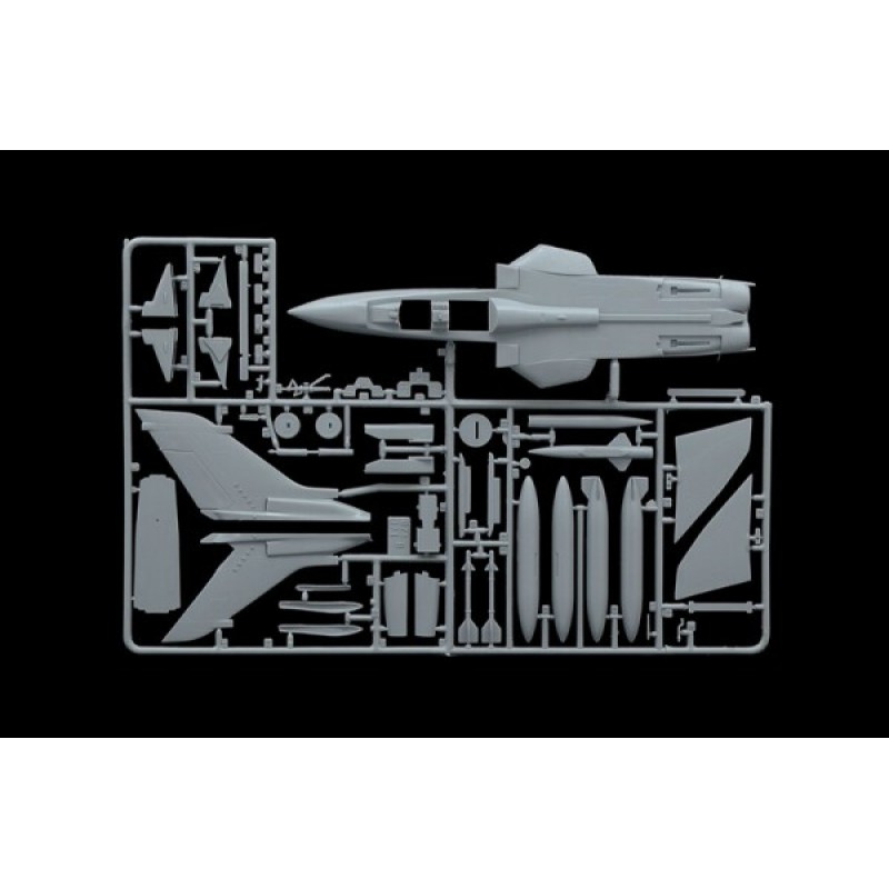 Сборная модель самолета Сборная модель 1:72 самолет Торнадо GR.1 RAG "Gulf War" Италери 1384 1:72