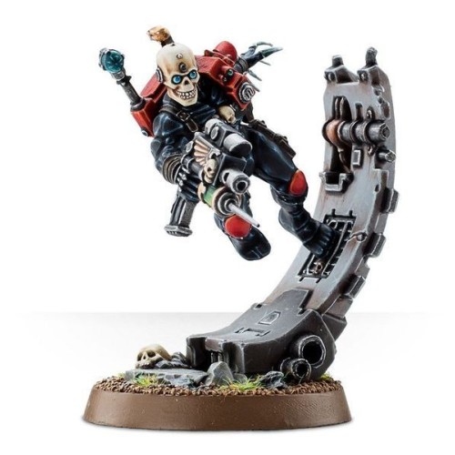 Space Marines Миниатюра WARHAMMER 40000: ASTRA MILITARUM - EVERSOR ASSASSIN