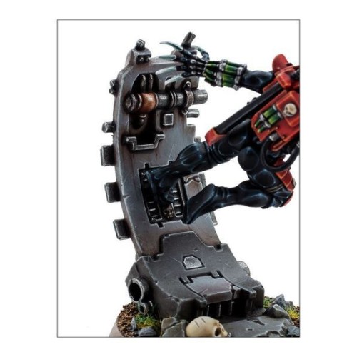 Space Marines Миниатюра WARHAMMER 40000: ASTRA MILITARUM - EVERSOR ASSASSIN
