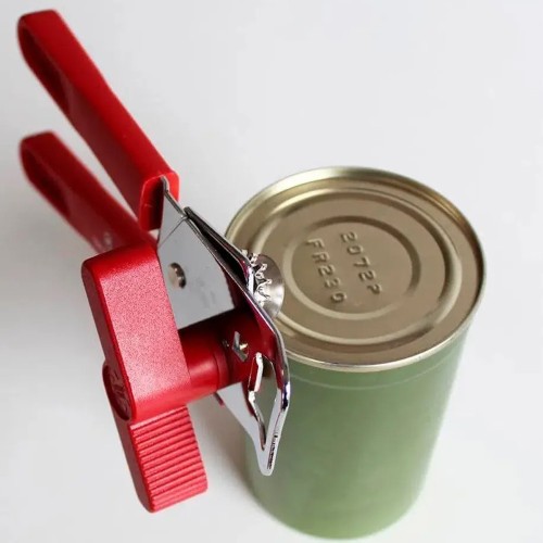 Кухонные принадлежности Универсальная открывалка (красная) Victorinox 7.6857