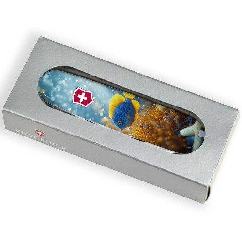 Ножи и мультитулы Victorinox Швейцарский складной нож 91мм Victorinox CAMPER DESIGN Желто-голубая рыбка 1.3613.7.R2020pk