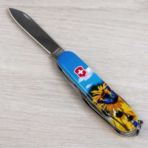 Ножі та мультитули Victorinox Складаний ніж Victorinox CAMPER UKRAINE Соняшники та метелик 1.3613.7.T3200pw