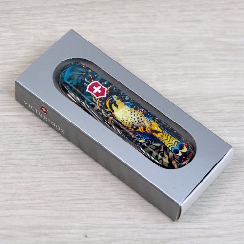 Ножі та мультитули Victorinox Складаний ніж Victorinox CAMPER UKRAINE Величний Сокіл 1.3613.3.T3180pw