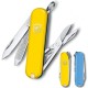 Ножи и мультитулы Victorinox Швейцарский складной нож Victorinox CLASSIC SD UKRAINE 0.6223.8G.28