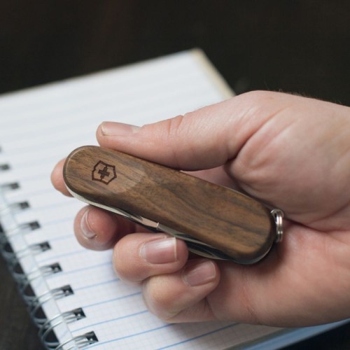 Ножи и мультитулы Victorinox Швейцарский складной нож 65мм Victorinox EVOWOOD 81 0.6421.63