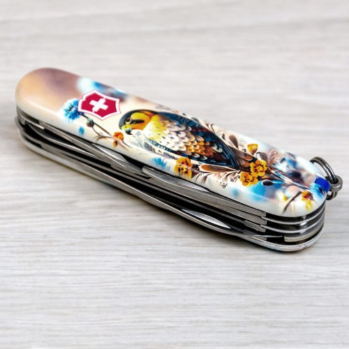 Ножи и мультитулы Victorinox Швейцарский складной нож 91мм Victorinox HUNTSMAN UKRAINE 1.3713.7.T3260pw