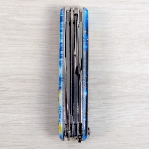 Ножи и мультитулы Victorinox Швейцарский складной нож 91мм Victorinox HUNTSMAN UKRAINE ДНК Украинца 1.3713.3.T3270pw