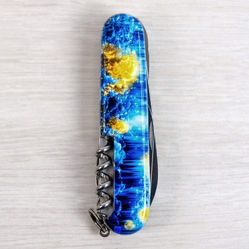 Ножи и мультитулы Victorinox Швейцарский складной нож 91мм Victorinox HUNTSMAN UKRAINE ДНК Украинца 1.3713.3.T3270pw