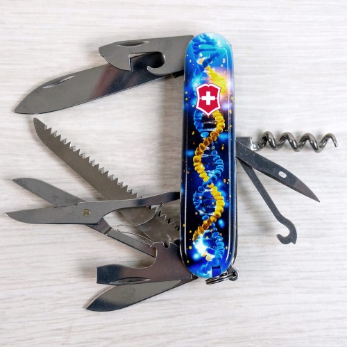 Ножи и мультитулы Victorinox Швейцарский складной нож 91мм Victorinox HUNTSMAN UKRAINE ДНК Украинца 1.3713.3.T3270pw