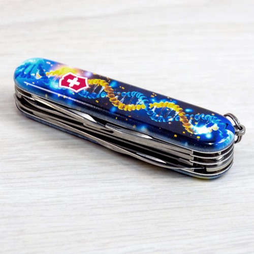 Ножи и мультитулы Victorinox Швейцарский складной нож 91мм Victorinox HUNTSMAN UKRAINE ДНК Украинца 1.3713.3.T3270pw