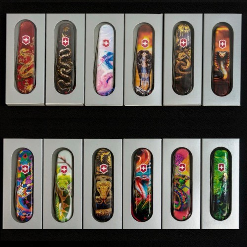 Ножи и мультитулы Victorinox Швейцарский складной нож 91мм Victorinox HUNTSMAN ZODIAC 1.3713.3.Z4310pk