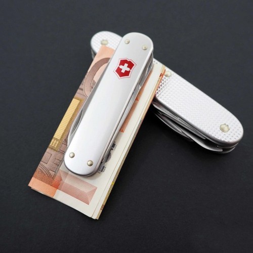 Ножи и мультитулы Victorinox Швейцарский складной нож 74мм Victorinox MONEY CLIP 0.6540.16