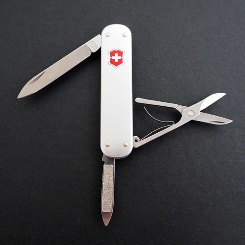 Ножи и мультитулы Victorinox Швейцарский складной нож 74мм Victorinox MONEY CLIP 0.6540.16