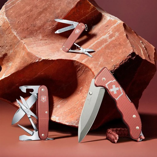 Ножи и мультитулы Victorinox Швейцарский складной нож 93 мм Victorinox PIONEER X 0.8231.L25