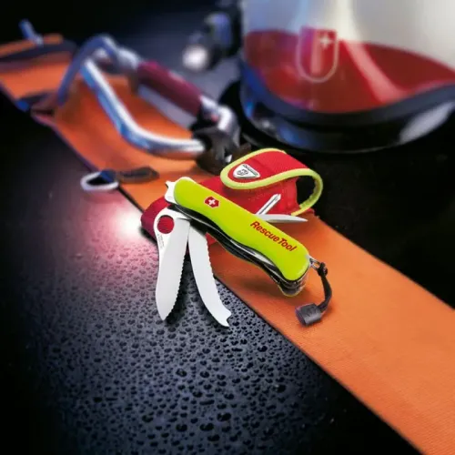 Ножи и мультитулы Victorinox Швейцарский складной нож 111мм Victorinox RESCUETOOL 0.8623.MWNB1