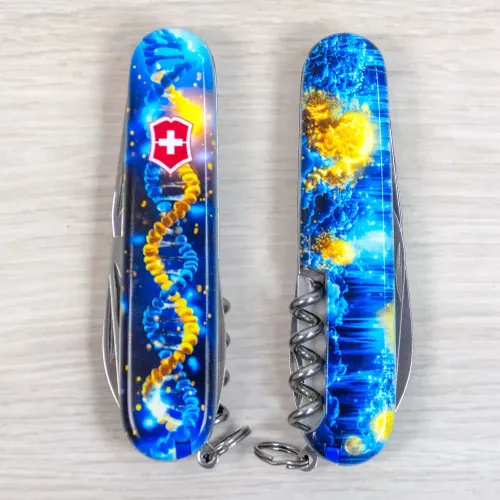 Ножи и мультитулы Victorinox Швейцарский складной нож 91мм Victorinox SPARTAN UKRAINE ДНК Украинца 1.3603.3.T3270pw