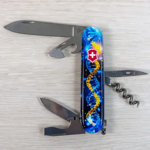 Ножи и мультитулы Victorinox Швейцарский складной нож 91мм Victorinox SPARTAN UKRAINE ДНК Украинца 1.3603.3.T3270pw