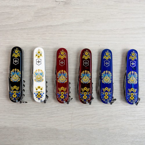 Ножи и мультитулы Victorinox Швейцарский складной нож 91мм Victorinox SPARTAN UKRAINE 1.3603.7.T1370u
