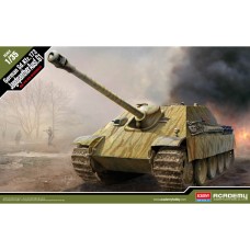 13539 Немецкий Sd.Kfz.173 «Ягдпантер» версии G1, масштаб 1:35