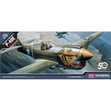 12468 P-40E WARHAWK 1:72